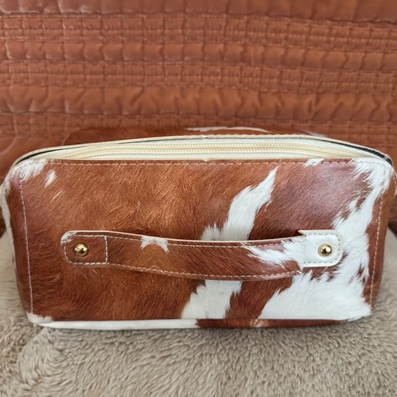 Cocoa Cow Jetsetter Expandable Makeup Bag - Picture 3 of 3